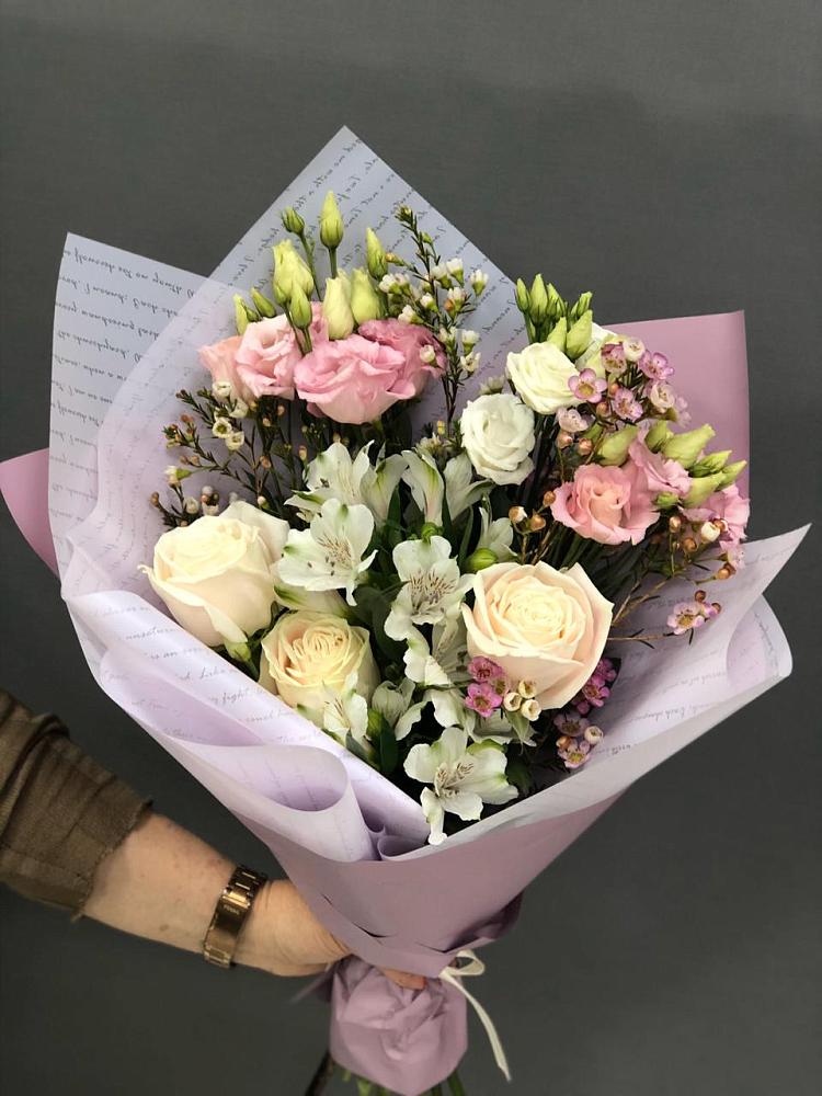 Букет цветов из: Альстромерии, Розы и Лизиантусы в Камское Устье