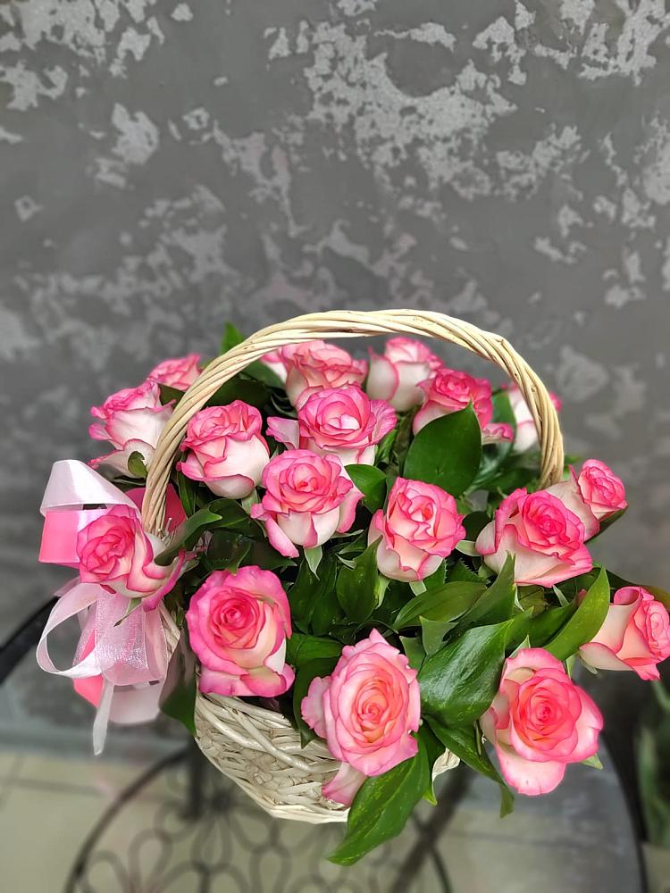 Цветочная композиция из Розы в корзине в Камское Устье
