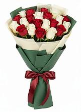 Букет Микс из красных и белых роз в Камское Устье