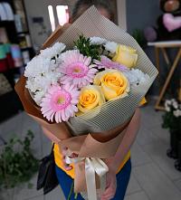 Букет цветов из:  Герберы, Розы и Хризантемы в Камское Устье