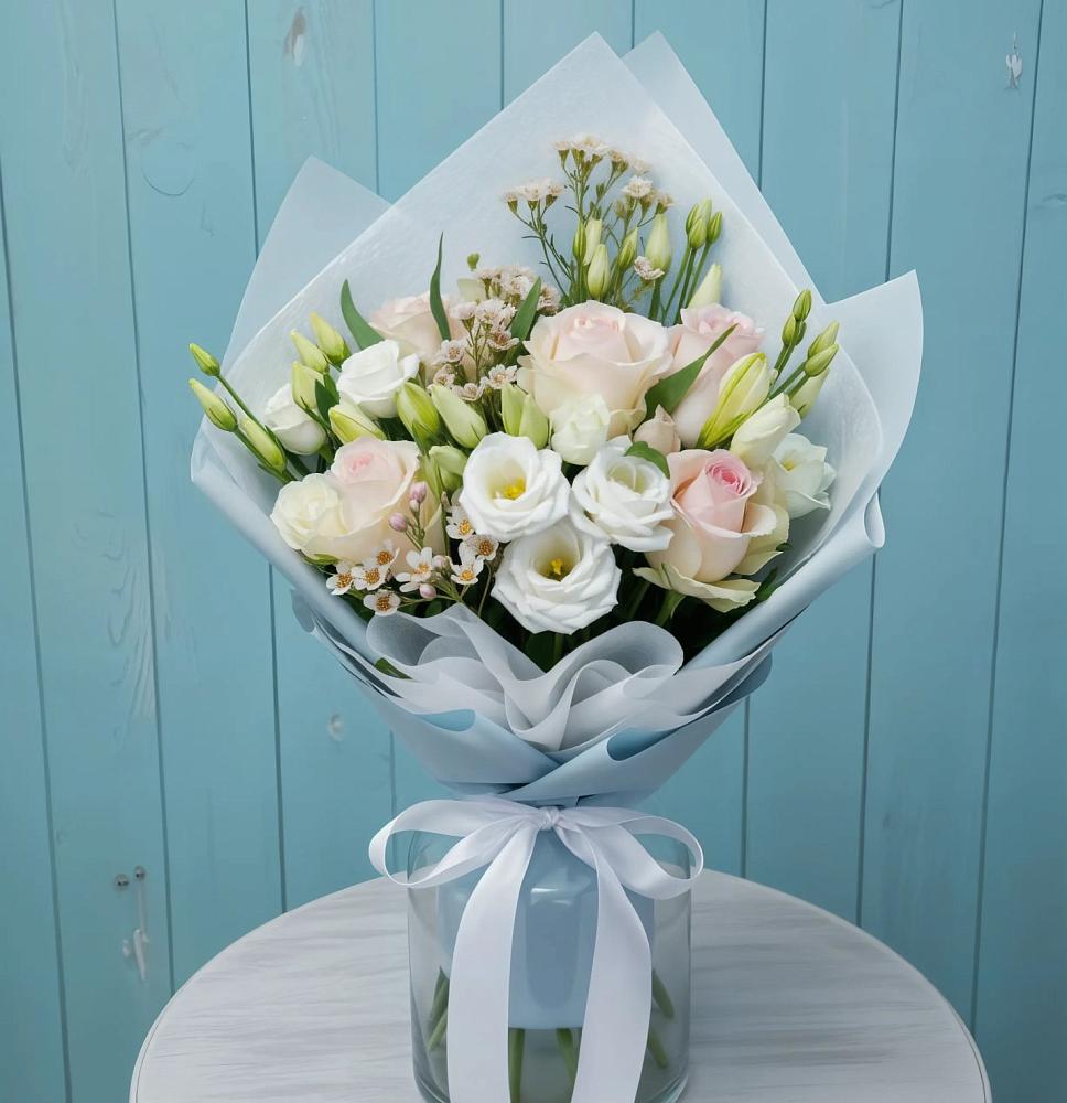 Букет цветов из: Розы и Лизиантусы в Камское Устье