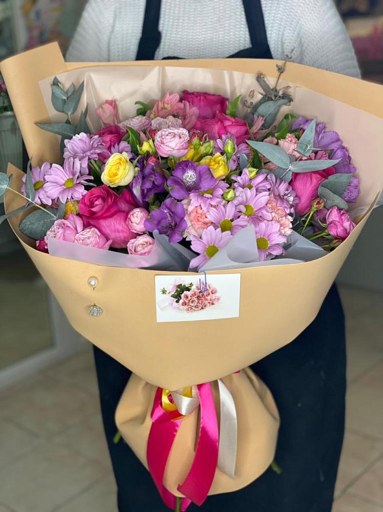 Букет цветов из: Хризантемы, Гвоздики и Альстромерии в Камское Устье