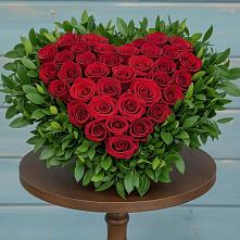 Цветочная композиция из Розы в виде сердца в Камское Устье