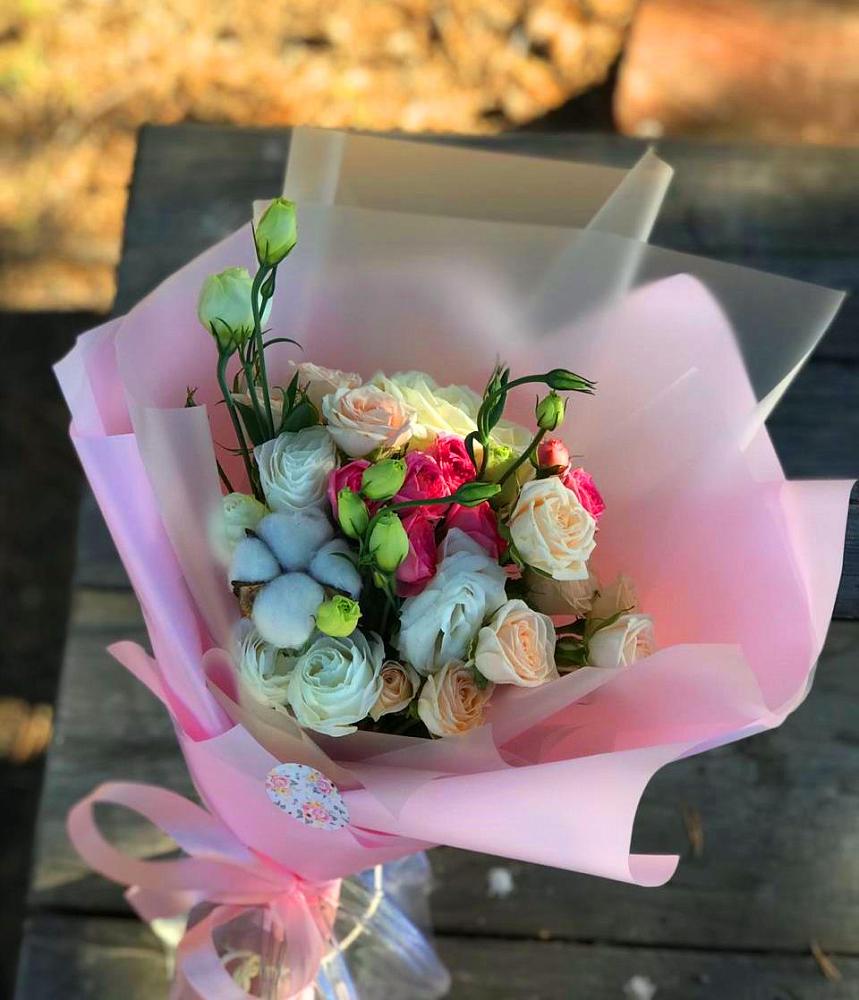 Букет цветов из: Розы и Лизиантусы в Камское Устье