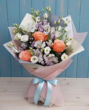 Букет цветов из:  Лизиантусы, Розы, Альстромерии и Гипсофила в Камское Устье