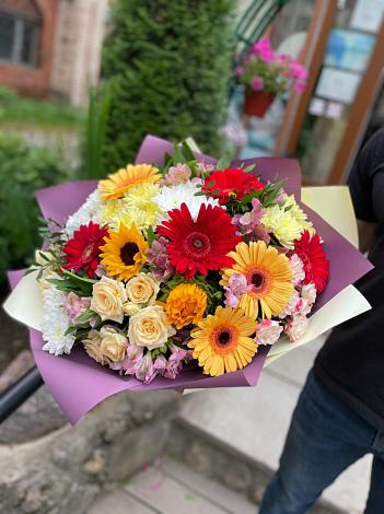 Букет цветов из: Герберы, Ромашки, Хризантемы, Розы и Подсолнухи в Камское Устье