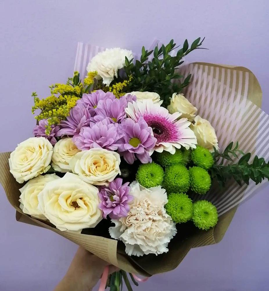 Букет цветов из: Хризантемы, Розы, Гвоздики и Герберы в Камское Устье