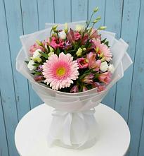 Букет цветов из:  Герберы, Альстромерии и Лизиантусы #REPLACE_PRED# Камское Устье