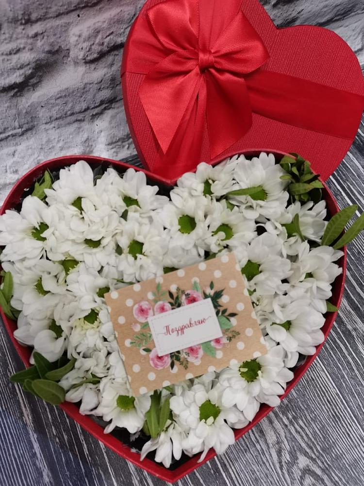 Цветочная композиция из Хризантемы в виде сердца в Камское Устье