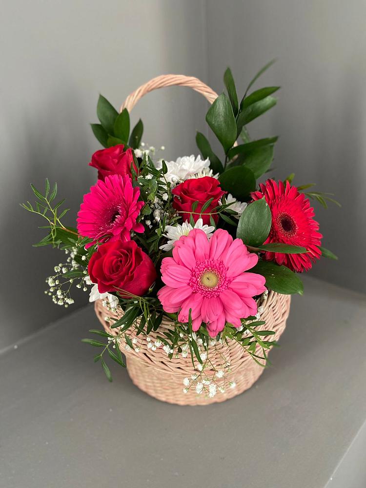 Цветочная композиция из Розы, Хризантемы и Герберы в корзине в Камское Устье