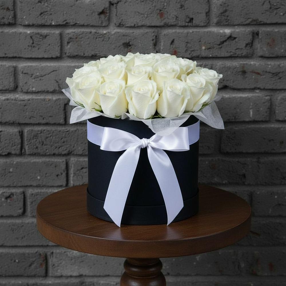 Цветочная композиция из Розы в шляпной коробке в Камское Устье