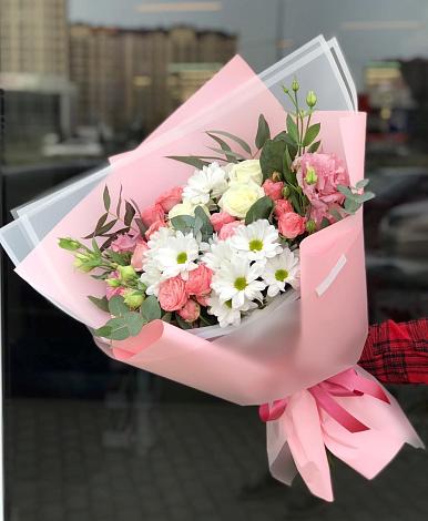 Букет цветов из: Розы, Лизиантусы и Хризантемы в Камское Устье