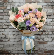 Букет цветов из:  Розы, Лизиантусы и Гвоздики в Камское Устье