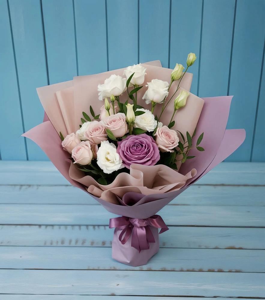 Букет цветов из: Розы и Лизиантусы в Камское Устье